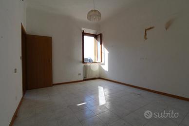 CASA SEMINDIPENDENTE A ACQUAVIVA PICENA