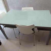 tavolo in vetro temperato