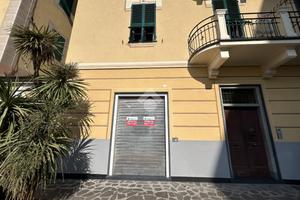 NEGOZIO A LAVAGNA