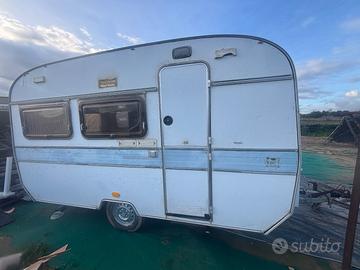 Roulotte con documenti 4,80 mt 4 posti