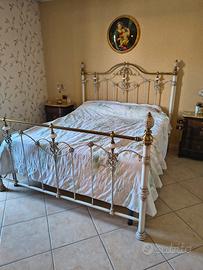 Stupendo letto in ferro battuto oro e bianco