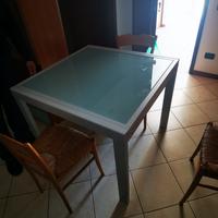 Tavolo in ferro e vetro