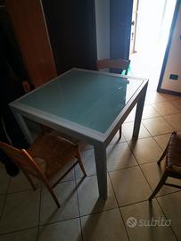 Tavolo in ferro e vetro