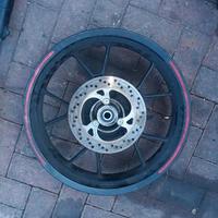 Rieju RS3 125 : cerchio radiatore sellino cupolino