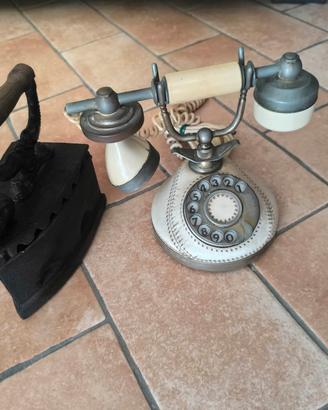 Telefono antico -ferro stiro in ghisa-pentola omag