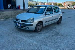 RENAULT CLIO NEOPATENTATI 