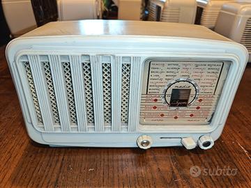 Radio a valvole da comodino