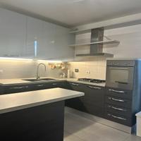 Cucina ad angolo con penisola