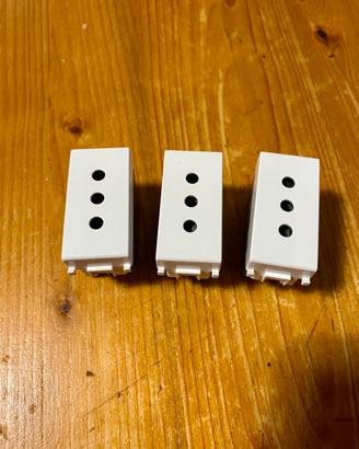 VIMAR Plana Prese 2P+T 10A come nuove