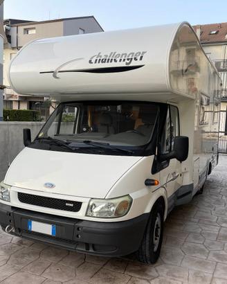 Camper Ford Challenger 142