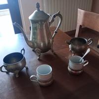 Servizio multiuso in metallo