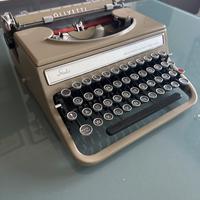 Macchina da scrivere Olivetti studio 42 beige
