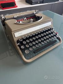 Macchina da scrivere Olivetti studio 42 beige