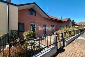 VILLA A SCHIERA CON GIARDINO A SAN MAURIZIO CANAVE