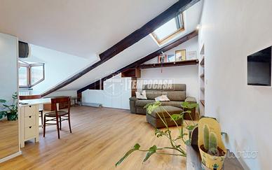 BILOCALE A DUE PASSI DA PIAZZA VITTORIO RISTRUTTUR