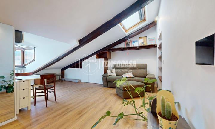 BILOCALE A DUE PASSI DA PIAZZA VITTORIO RISTRUTTUR