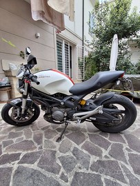 Ducati monster 696