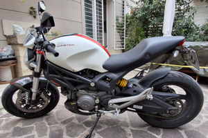 Ducati monster 696