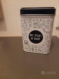 Scatola in latta portaoggetti 