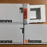 Prese e placche B Ticino light originali