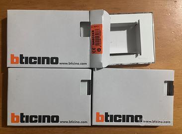 Prese e placche B Ticino light originali