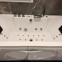 Vasca idromassaggia con bluetooth