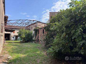 Rustico / Casale di 677 m² a Zevio