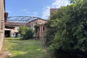 Rustico / Casale di 677 m² a Zevio