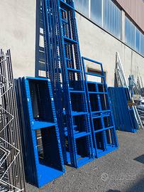 scaffali 