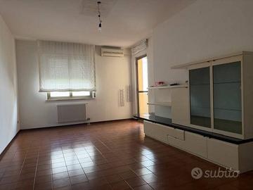 Appartamento di 110 m² con 5 locali e box auto a U