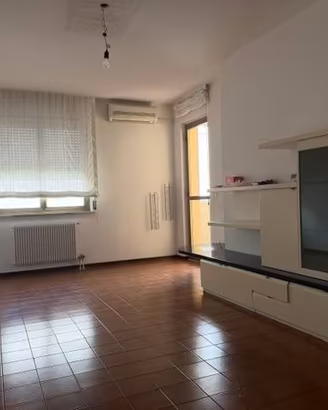 Appartamento di 110 m² con 5 locali e box auto a U