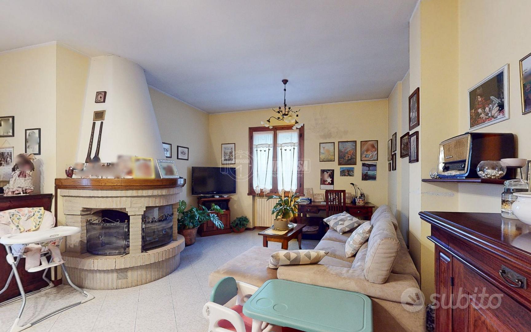 SPLENDIDA VILLA LIBERA SU 4 LATI CON AMPIO GIARDIN - More