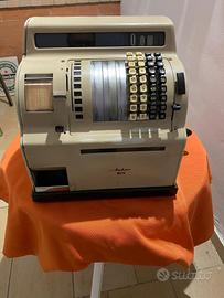 Vecchio registratore di cassa