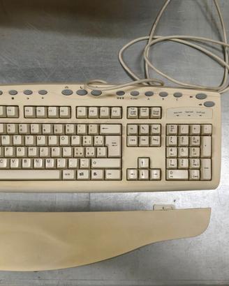 Tastiera Chicony KB-9885 + Mouse Logitech Vintage 