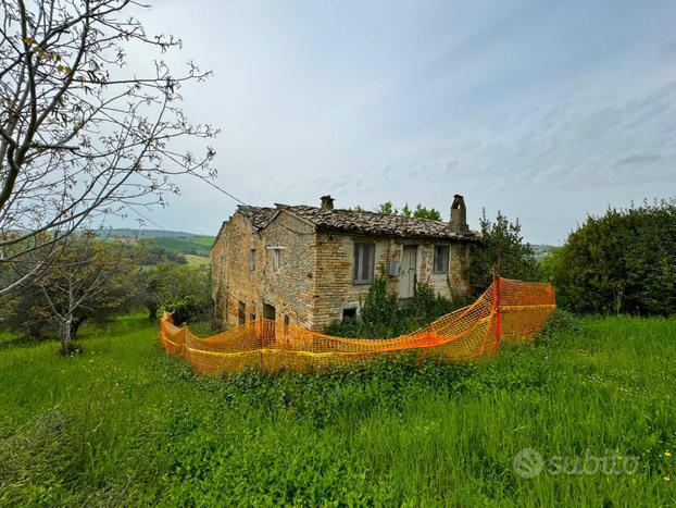 Rudere con terreno - Fermo