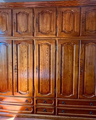 grande armadio in legno massello 