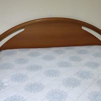 Letto matrimoniale con rete e comodini