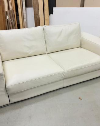 Divano in pelle bianca di qualità