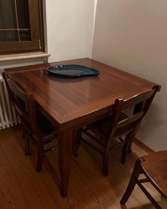 Tavolo allungabile con sedie