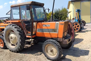 Trattore fiat 780 cabinato