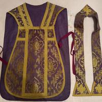 Antica pianeta sacerdotale viola damascata