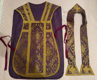 Antica pianeta sacerdotale viola damascata