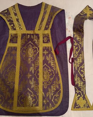 Antica pianeta sacerdotale viola damascata