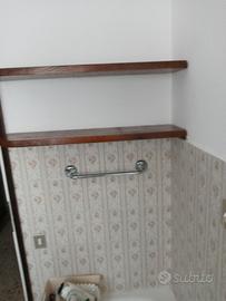 Due mensole in legno massello