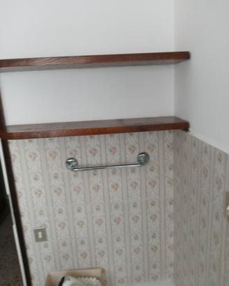 Due mensole in legno massello