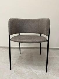 6 Sedie e 2 sgabelli per colore errato