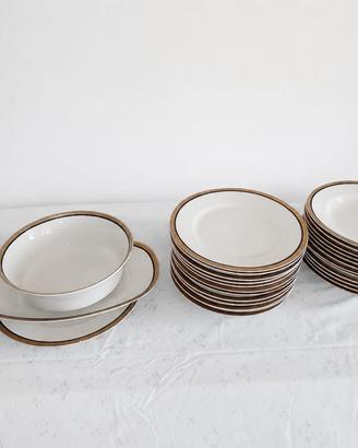 Servizio Piatti Vintage da 12 con bordo d'oro
