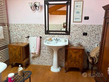Mobiletti bagno e specchiera