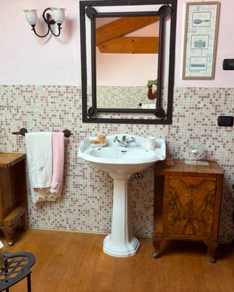 Mobiletti bagno e specchiera
