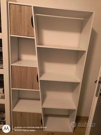 Libreria con sportelli